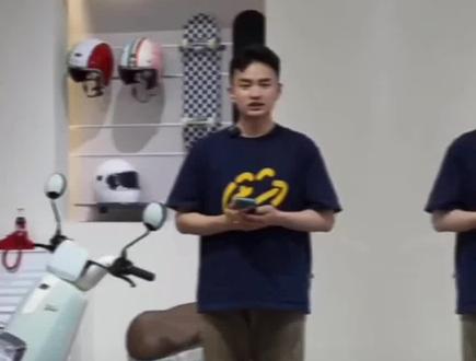 雅迪智行APP绑定车辆操作教程以及功能展示,智慧控车让骑行变得更简单#雅迪#冠能奢享Q9#雅迪智行#APP控车#智慧出行