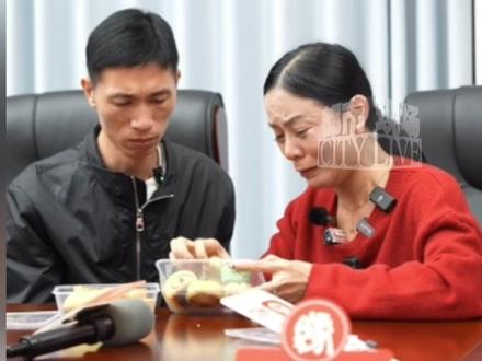 “我没有用弟弟换吃的”,11岁姐姐捡破烂时弄丢7岁李鑫, 苦寻33年终团圆,跨越30多年的蛋糕,姐弟互喂蛋糕圆满所有遗憾#姐姐苦寻李鑫33年终团聚 #李鑫寻亲 #李鑫 #缘梦公益寻人工作站 @姐寻弟李鑫〈寻亲成功)找爸爸李望生