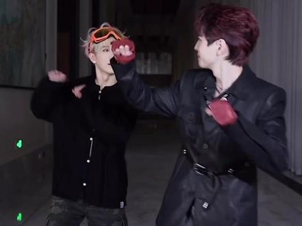 我上哪去找同时粉蒲熠星和十个勤天的人,划重点,张钥沅教蒲猫跳的是小猫舞!!!三位哥,什么时候把视频发出来!急急!#双担 #蒲熠星 #张钥沅 #鹭卓 #卓沅