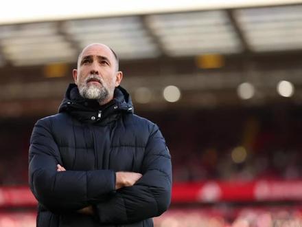 其实从热刺在国家队比赛日都已经要接近尾声的时候,才官宣图多尔下课,就能看出来,他们在找继任者的方面,并不是太顺利
#热刺 #图多尔 #救火教练 #保级 #降级区