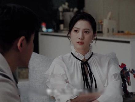 霍建华田雨新剧《轻年》:连宝和董倩因为一次偶然的机会发生了关系 但两人都无法坦然面对#Soul #Soulapp #轻年