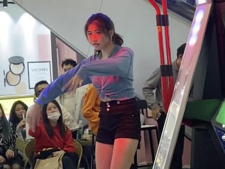 第一次参加#跳舞机 比赛!超开心!气氛棒呆!!#e舞成名 #imnotcool 之前视频音频有问题😭重发😭