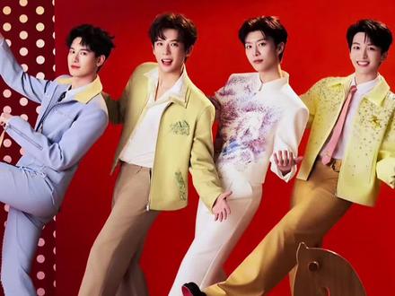 只有旗袍,能展现不同年龄女性的美丽。一直以来,说起我们对世界时尚史的贡献,
总显得有些单薄;
但现在发现,旗袍的贡献真的足够立得稳。
刘敏涛,姜妍,刘惜君,希林娜依•高,梁咏琪,薛凯琪,周慧敏,张钧甯,热依扎,秦海璐,
只有旗袍,可以展现不同年龄阶段的女性美。#春晚 #旗袍 #明星