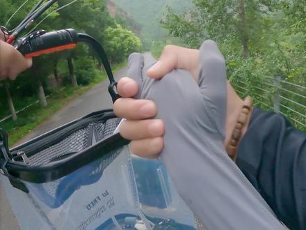 有多少人是这个视频认识我们的,谢谢你们喜欢我和@小王哈哈🌟 的探险生活~2021只剩最后一个月达成7W粉啦!#张同学各地分学 #新农人计划2021 #北京野钓夫妇 #dou是钓鱼人