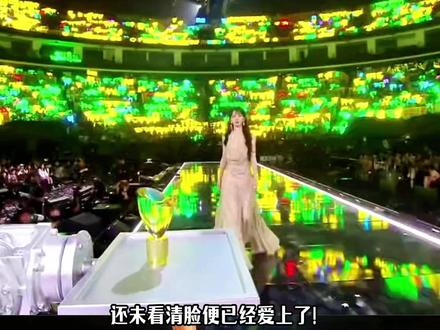 被田曦薇劲劲的走路爽到了!#田曦薇#星光大赏#红毯#女明星