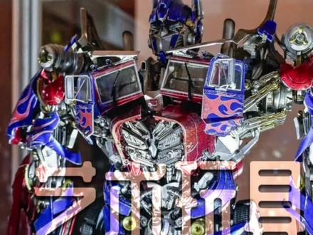 #潮巨匠艺术玩具展 简直就是三零的主场了!#threezero #擎天柱 #yolopark #千世机甲 @DOU+小助手