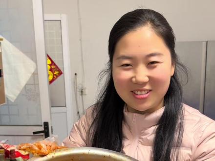 想要入味更快,可以把鸡爪切两三半~自己在家复刻佤味鸡爪吃的放心又有成就感,口感还是比较正宗的~#佤味鸡爪做法 #自制佤味鸡爪 #佤味鸡爪教程