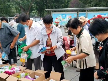 要想学会摆地摊,胆大心细脸皮厚,坚强勇敢不要脸,大声喊出来,#一元调料 #摆摊