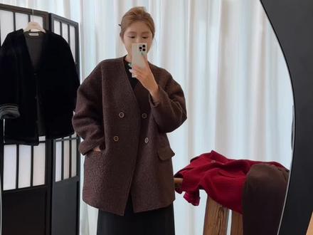 靴子来啦!限量500对!需要拼手速哈哈哈哈哈!美拉德 北岛这俩也是重磅款!等你们
#ootd穿搭 #简约高级 #找到了秋冬本命大衣 #保暖又好看 #拿捏韩剧氛围感的大衣