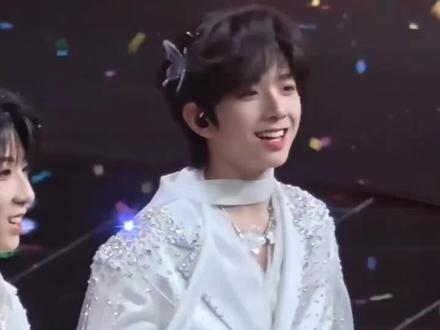 铭儿的拉票方式是饭撒哈哈哈 #陈浚铭 #陈浚铭四代唯一纯血门面 #陈浚铭天选周扬 #铭牌黄瓜 #荣耀之战 @会火 @生活服务热点中心 〖cr🧣猪一罐儿〗