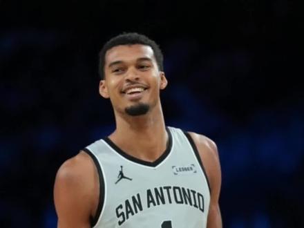 马刺nba杯111:109淘汰雷霆,文班亚马复出状态神勇,攻防影响力超出正常认知#马刺晋级#文班亚马#雷霆队#瓦塞尔#sga