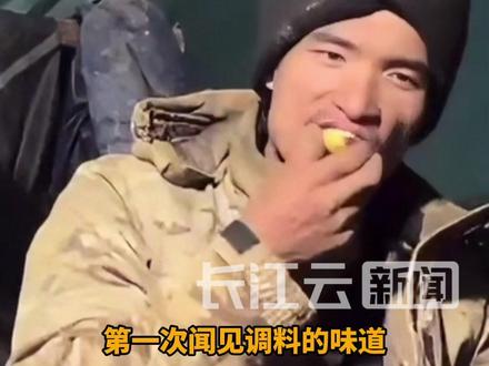 荒野求生第30天,“夺冠热门”河南退伍特种兵退赛后吃上第一顿饭了#荒野求生 #王昌繁 #食欲 #人体极限 #生存