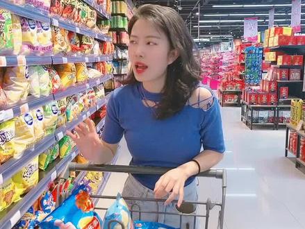 乐事薯片想必大家都爱吃吧!那你知道买哪种规格更划算吗?#超市 #超市套路#省钱 #省钱攻略 #超市购物