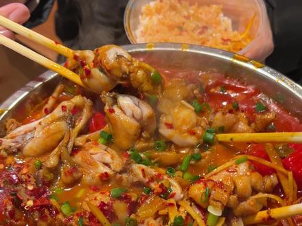 长沙宇宙无敌好吃的泡椒口味牛蛙!!!
真的好吃到地球爆炸💥牛蛙超级多!!!🤤已经连续吃了三天了!!真的巨好吃!!#长沙美食 #长沙旅游 #长沙 #为家乡美食打call #vlog十亿流量扶持计划