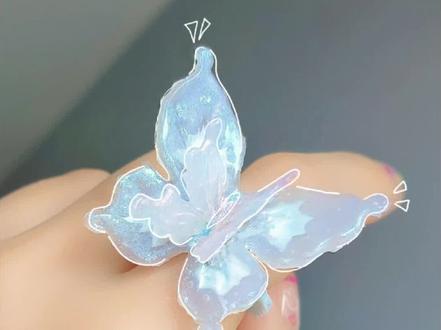 什么这个是拼豆做的。立体蝴蝶戒指#拼豆 #拼豆考研 #拼拼豆 #拼豆新玩法 #拼豆蝴蝶