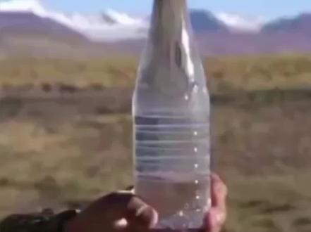 零下20℃的青藏能有多冷? 矿泉水打开的瞬间...
