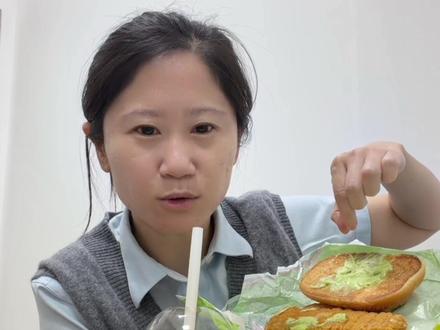 #日常vlog #日常唠嗑 #日常分享 #我的生活日记 #我的美食日记 @DOU+小助手 @DOU+上热门 麦当劳泰兰德系列上新,青咖喱风味大鸡排汉堡,冬阴功蘸酱鸡球,还有泰奶雪冰,南洋风扑面而来!!!