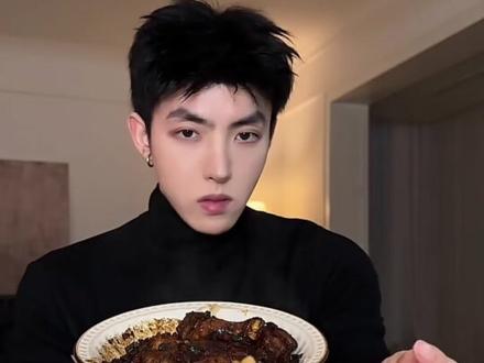 网络人物志第四十期:蓝色坚果#人物志 #抽象 #大碗宽面