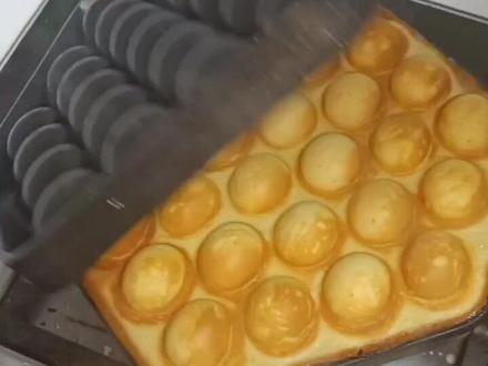 小家伙想吃鸡蛋仔了😃手工鸡蛋仔