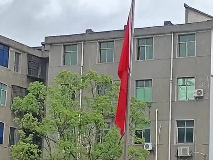 谢谢先辈们的回应!#玄学 #国旗飘扬 画面抖是录之前试着唱了一遍太激动导致录视频震抖我#世界和平