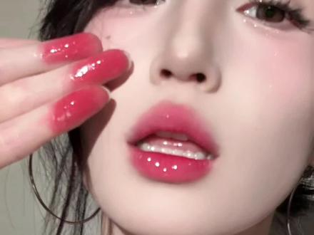 终于找到韩女都在涂的嫩妹色了!!!上镜嘟嘟爆闪唇夯爆了!#木柯诗双头唇釉 #口红试色 #韩妆 #抖音美妆春夏宝藏