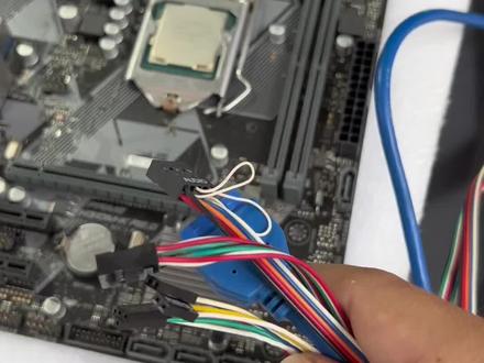 电脑面板和主板上的线,怎么接?很简单的,看一下就会!主板接线,主机面板接线。#电脑知识 #电脑装机 #电脑小技巧 #电脑 #装机