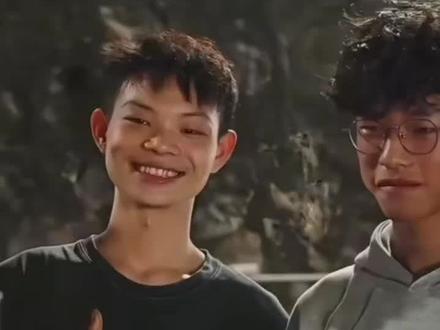 16岁烤鸡少年火了 #烤鸡少年 #李维刚 #16岁的年纪