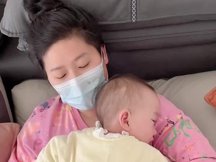 这个袋鼠抱既简单又实用,赶紧学起来吧#育儿经验分享 #人类幼崽越养越上头 #新手爸妈必看 #早产儿 #育儿