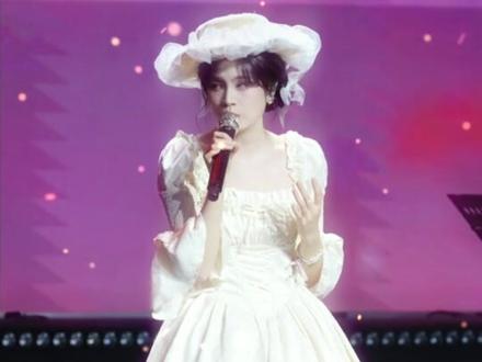 南充坤哥弹谷子加长转场版#南充坤哥 #探故知 #气质哥#南充 #吉他 #猎奇