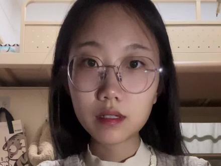 在使用大模型的时候,记得关闭“为所有用户改进模型”和“数据用于优化体验”,否则你的输入会被收录进模型数据库,被算法用于优化下一次输出。安全起见,最好不要把原创性的和用于发表的成果大段地或一整个文件全部输入上传。#科研干货 #读研 #GPT改论文 #DeepSeek改论文 #GPT