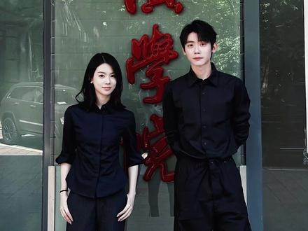 #李卿刘梦芮仅用0秒磕到 谁懂...两人往那一站就来感觉了 #李卿#刘梦芮#高干#李卿刘梦芮毕业合照也太养眼了