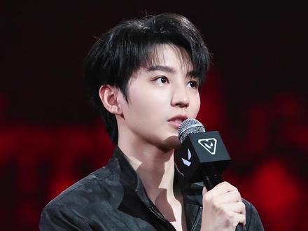 入坑无畏契约手游第一件事要做什么呢🎤 #王俊凯 #王俊凯无畏契约