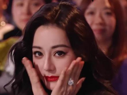 #摄像师拍迪丽热巴 有种干完要跑路的节奏 怎么丑怎么拍 给姐整无语了 #2023星光大赏 #热巴