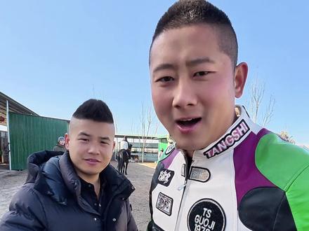 兄弟马术俱乐部欢迎你们的到来 咖喱不给啊!#骑马