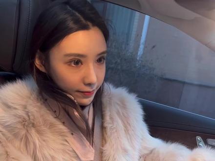 啧,一块玻璃能有多贵。
#王冬妮 #沙雕日常 @宇少