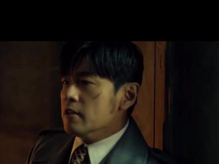 周杰伦的新专辑《太阳之子》,让我重新思考了一个问题 2000万、两年三个月、十几幅世界名画——视觉确实震撼。
但听着听着,我忽然意识到:但那个能写出《东风破》《青花瓷》的他,
好像真的回不去了。方文山还在,可周杰伦,已经不是那个周杰伦了。
你认同吗?👇评论区见
#周杰伦 #太阳之子 #方文山 #中国风 #华语乐坛 #乐评 #音乐吐槽