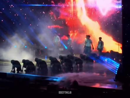 EXO 《back it up》现场饭拍力度更大 舞蹈更齐!!
#EXO #爱丽