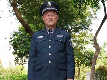 尝试一下《螃蟹舞》,这个舞挺有意思 #螃蟹舞#和平精英#内容启发搜索