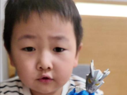 一起来拼布鲁可积木S系列赛罗奥特曼吧~ 还记得假期和小伙伴一起看赛罗的日子吗?一起来拼特效有趣、配件丰富的赛罗吧~#布鲁可积木人 #布鲁可积木奥特曼 #赛罗奥特曼 #儿童玩具视频 #动手能力培养