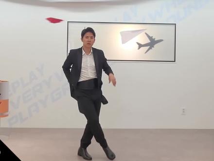 红牛纸飞机大赛花式冠军纸飞机,这神操作把纸飞君整不会了#纸飞机 #折纸 #红牛