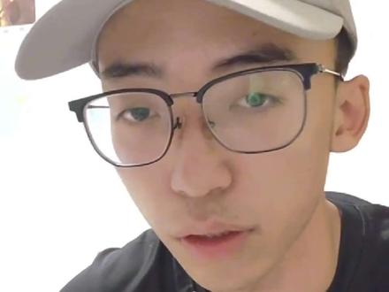 学生会985,211的除外,其他的一律作数#知识分享
如果你特别特别有耐心,不怕麻烦,且想当干事和部长等,想要辛辛苦苦三年,可以加入学生会,但是其实绝大部分都被刷下来最后当不成部长,(就像我们当时进入学生会的某一部门有一百多号人,现在里面也就剩下了十几号,后续还会减少),其余的同学可以选择加入学生会以外的组织,那些组织一般情况下事少轻松,且和学生会的活动加分等是差不多一样的#大一新生必看 #学生会
社团的话,可以参加,但是需要自己辨别,有些社团就是一个空壳子,啥活动都没有,光坑你入会费的,有些很好,自己辨别多和直系学长学姐打听。#社团招新 #准大一新生
班委的那个视频比较长,下个视频再发