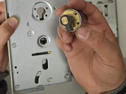 #我要上热门#分享更换王力外防内快锁芯实战经验#最奇葩的王力锁芯更换#更换锁芯 #锁匠的日常