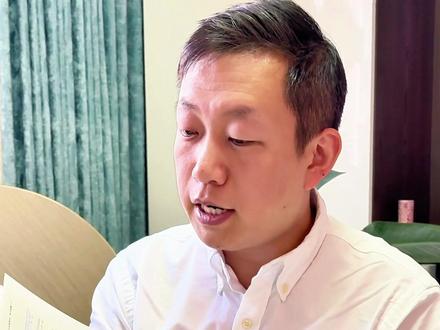 聪明人一过完春节一定立刻开始学习AI学习豆包了。 聪明人一过完春节一定立刻开始学习AI学习豆包了。因为我觉得豆包和AI就是下一个电商下一个自媒体。
你有没有发现今年各种晚会全部铺天盖地都是AI全是豆包。你知道这意味着什么吗?我觉得2026我们一定要关注的一个机会就是AI就是豆包。
几年前有人开始做自媒体、做电商、做短视频的时候,现在的AI和豆包就是当年的自媒体电商短视频。
这个学AI学豆包的书,鑫哥为什么一买就好几套,而且还告诉身边的人一定要抓紧读,因为我不想等到其他所有人都已经知道了要开始学AI学豆包了,我们才意识到掌握豆包和AI的重要性,尤其是这套《豆包AI手册》和《AI时代生存手册》零基础掌握豆包,这两套来自于真正的大出版社咱们工信和人邮。
翻开我才知道为什么大家都抢着学豆包学AI,这两年我见了太多人一边羡慕别人靠AI把生活和工作越经营越好,想做副业转型又没有方向。
这本书其实就是想告诉你,从一部手机和豆包从身边的小事做起,努力把AI变成实实在在的我们能用上的副业、转型创业工具。#豆包 #AI #自我提升 #读书 #好书分享