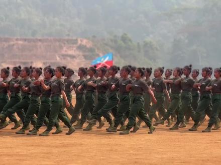军中绿花 佤邦女兵英姿飒爽,精英女兵૮ ºﻌºა站岗