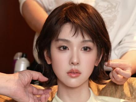 陈都灵的超绝出圈翘翘头,居然是这么做出来的! #我为粉彩系代言 #粉彩妆 #陈都灵 #短发 #发型教程