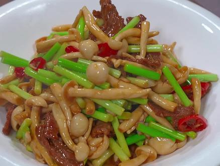 以后不知道吃什么下饭菜的时候,就像我这样做个蒜苔炒小姑,做法简单好吃又下饭#家常菜 #美食 #蒜苔炒小菇