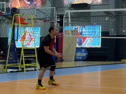 学会半转身接球,飘球不再难接 #排球 #飘球 #一传 #自由人 #干货分享