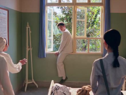 费霓精心照顾失忆的方穆扬 #纯真年代的爱情 #孙千 #陈飞宇 #爱情