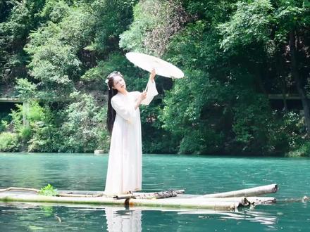 夏天不如去避暑圣地去感受全身心的凉快,而体表温度17 ℃的杭州建德无疑是一个好去处#旅行推荐官 #清凉避暑好去处 #17度建德新安江 #跟着抖音游建德 #杭州避暑好去处