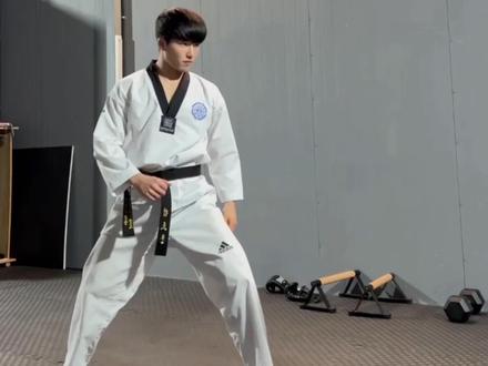 #跆拳道教学 #跆拳道 步伐360旋风踢特技教学,点赞保存